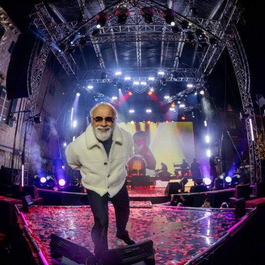 𝐒𝐫𝐞𝐭𝐧𝐨 𝐭𝐢 𝐛𝐢𝐥𝐨, 𝐯𝐢𝐥𝐨… ✨
Doček Nove 2026. godine @ Stradun, 𝐃𝐮𝐛𝐫𝐨𝐯𝐧𝐢𝐤 🎆